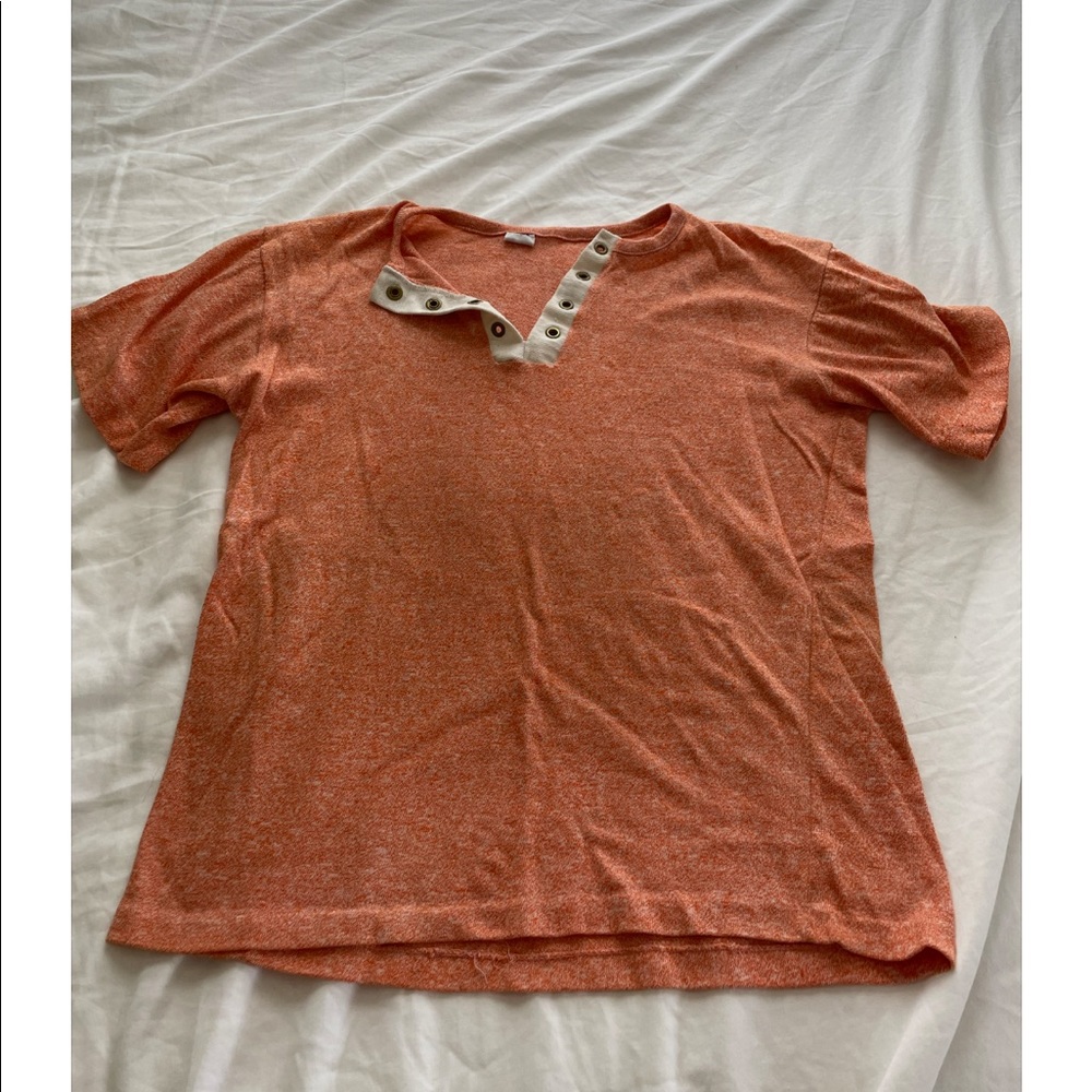 salmon colored t shirt